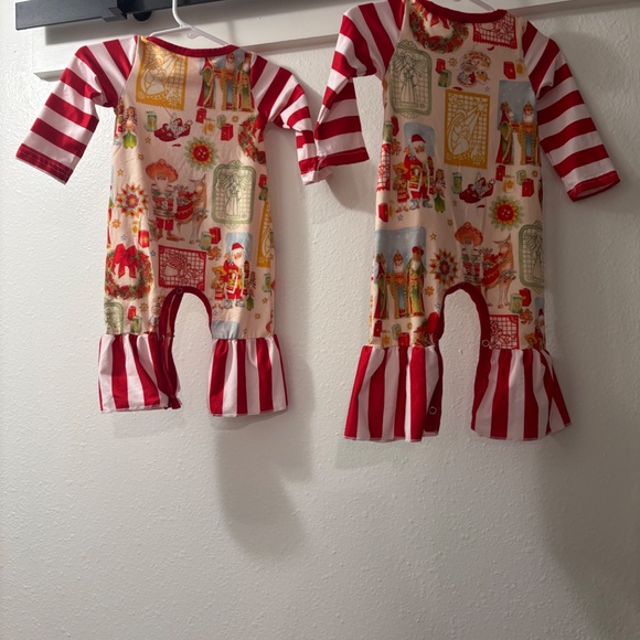 Vintage Christmas theme ruffled, bell bottom baby girl romper 0–3, 3–6 months - Picture 7 of 14